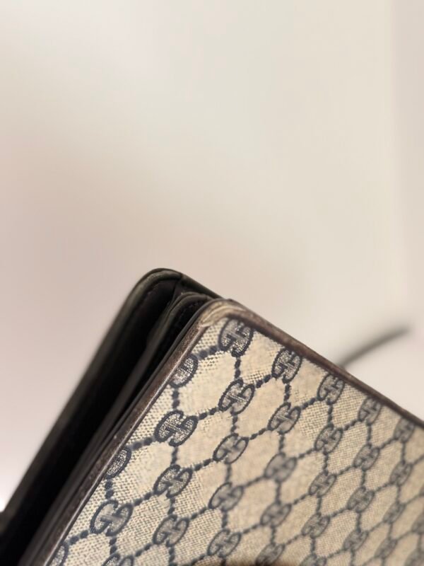 Gucci Vintage GG Supreme Envelope Crossbody Bag