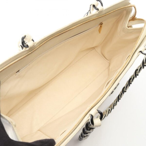 Chanel White Matelassé Chain Shoulder Bag